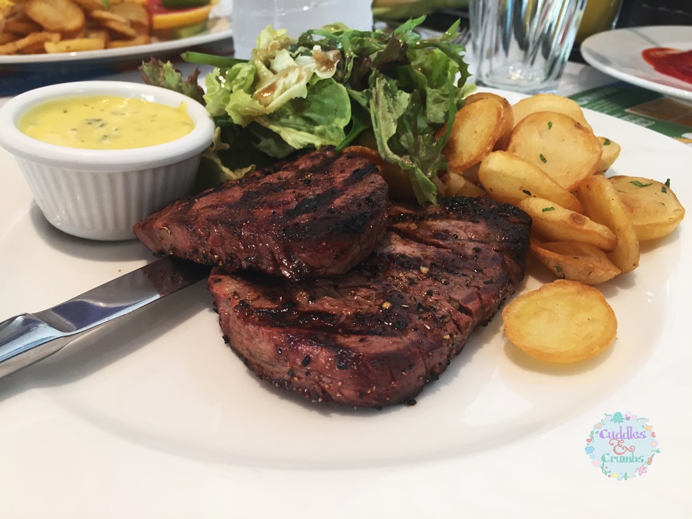 Fillet Mignon Béarnaise Eggspectations