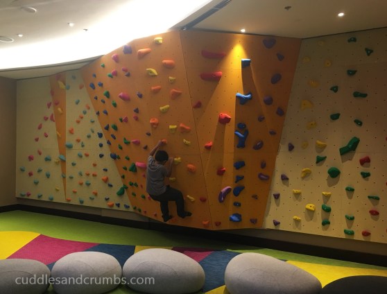 lapita-kids-club-wall-climb